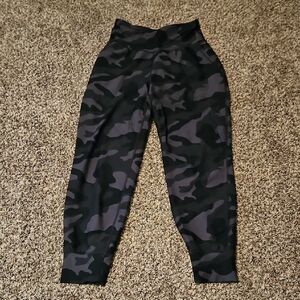 Old Navy Active Camouflage Jogger Leggings
